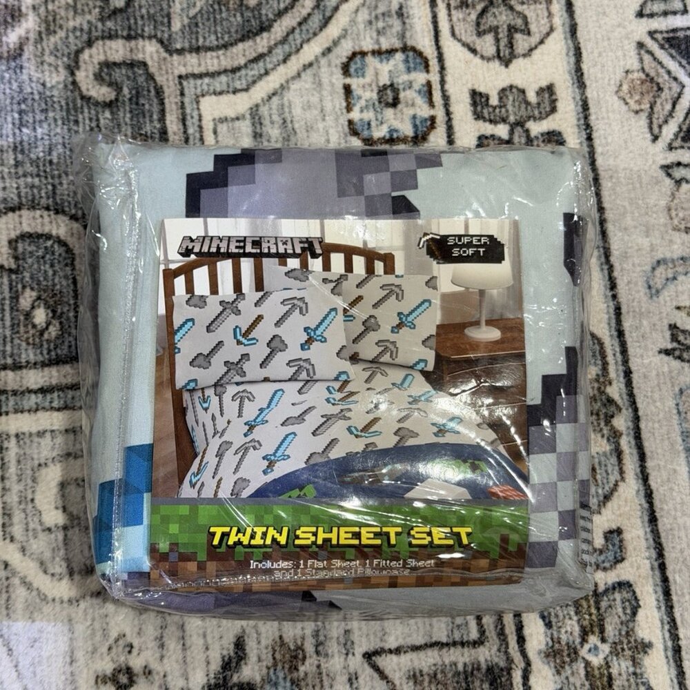 New Sealed Minecraft Twin Sheet Set 3pc Super Soft Swords Pickaxes Creeper